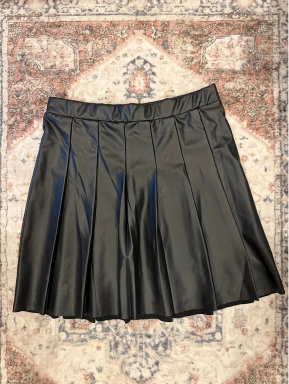 Olive + Oak Black Faux Leather Pleated Mini Skirt Size M